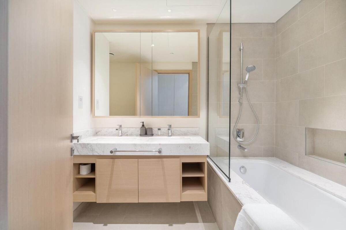 Prestigious 2-bedroom Unit With Waterfront Charm In Creek Harbour Apartment Dubai