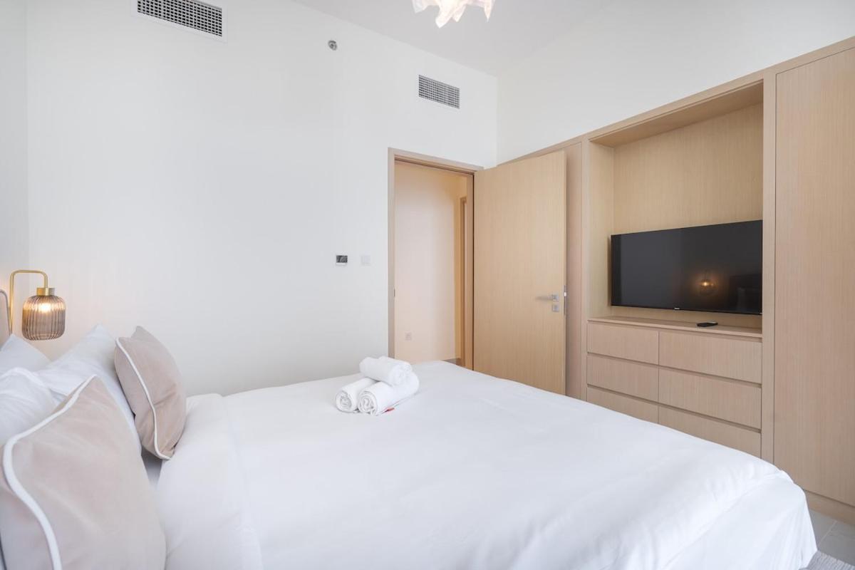 Apartment Prestigious 2-bedroom Unit With Waterfront Charm In Creek Harbour Dubai